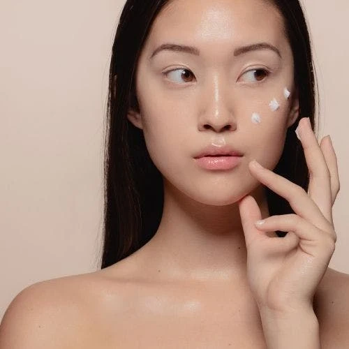 How do Retinoids help my Skin?